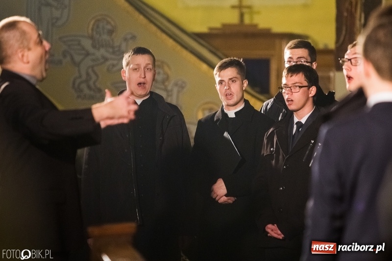 Zdjęcie w galerii na portalu naszraciborz.pl: Koncert kolęd w wykonaniu chóru kleryków WSD w Opolu wiadomości z regionu