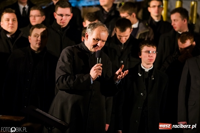 Zdjęcie w galerii na portalu naszraciborz.pl: Koncert kolęd w wykonaniu chóru kleryków WSD w Opolu wiadomości z regionu