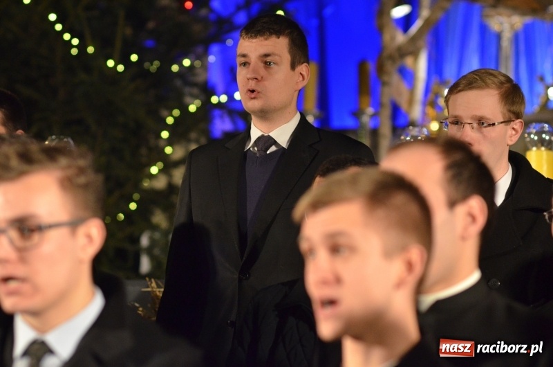 Zdjęcie w galerii na portalu naszraciborz.pl: Koncert kolęd w wykonaniu chóru kleryków WSD w Opolu wiadomości z regionu