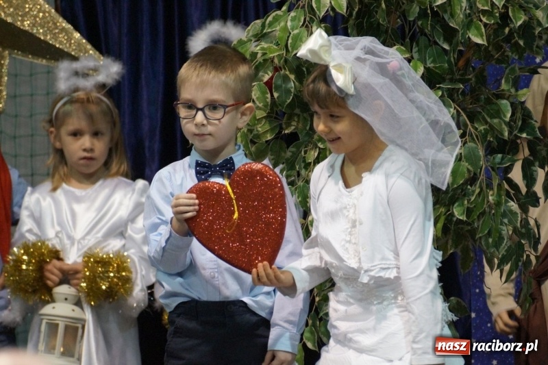 Zdjęcie w galerii na portalu naszraciborz.pl: Dzień Babci i Dziadka w Nędzy z pompą. Bogaty program dla dziadków wiadomości z regionu