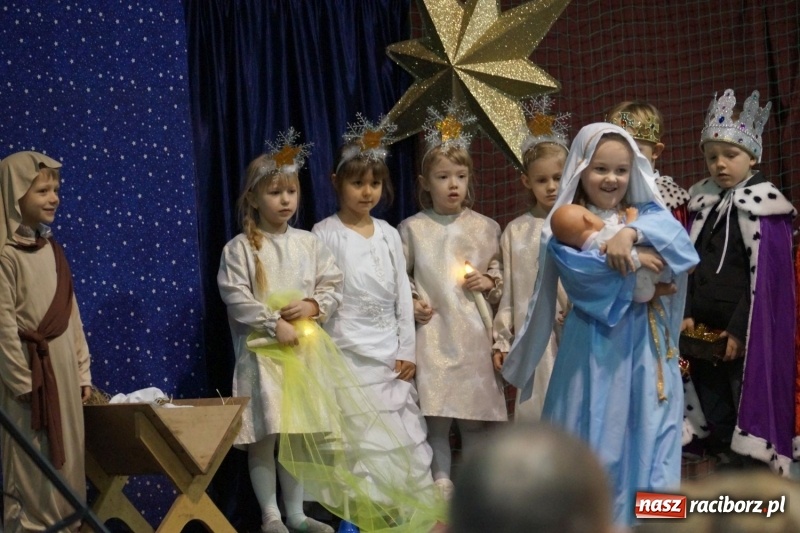 Zdjęcie w galerii na portalu naszraciborz.pl: Dzień Babci i Dziadka w Nędzy z pompą. Bogaty program dla dziadków wiadomości z regionu