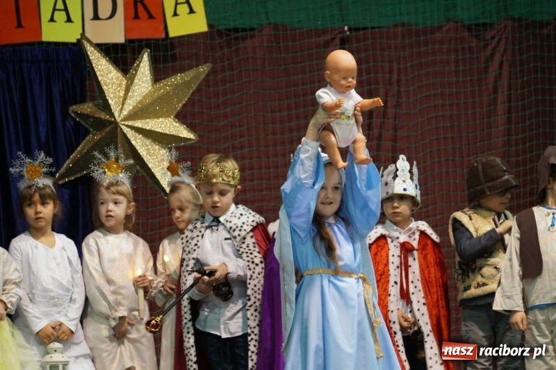 Zdjęcie w galerii na portalu naszraciborz.pl: Dzień Babci i Dziadka w Nędzy z pompą. Bogaty program dla dziadków wiadomości z regionu