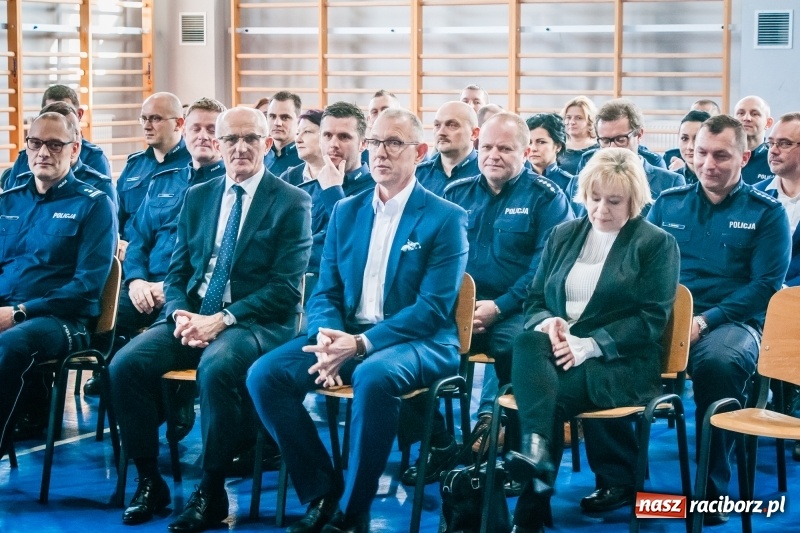 Zdjęcie w galerii na portalu naszraciborz.pl: Raciborscy policjanci podsumowali rok 2017. Komendant z Kuźni żegna się z kolegami wiadomości z regionu