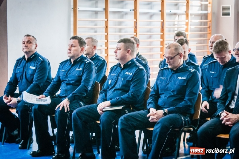 Zdjęcie w galerii na portalu naszraciborz.pl: Raciborscy policjanci podsumowali rok 2017. Komendant z Kuźni żegna się z kolegami wiadomości z regionu