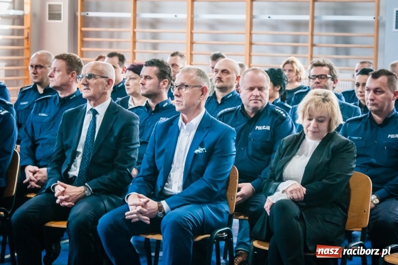 Zdjęcie w galerii na portalu naszraciborz.pl: Raciborscy policjanci podsumowali rok 2017. Komendant z Kuźni żegna się z kolegami wiadomości z regionu
