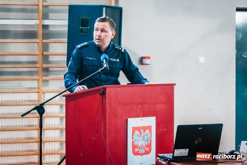 Zdjęcie w galerii na portalu naszraciborz.pl: Raciborscy policjanci podsumowali rok 2017. Komendant z Kuźni żegna się z kolegami wiadomości z regionu