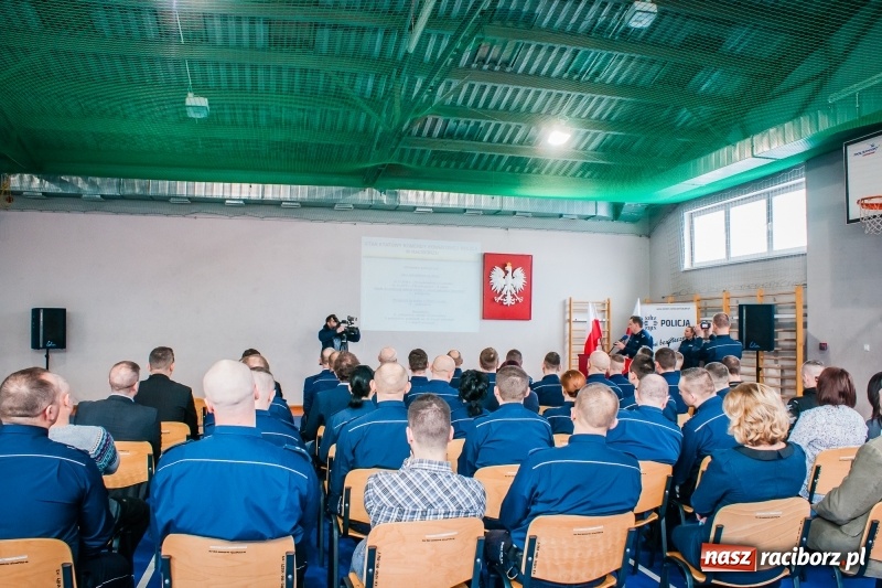 Zdjęcie w galerii na portalu naszraciborz.pl: Raciborscy policjanci podsumowali rok 2017. Komendant z Kuźni żegna się z kolegami wiadomości z regionu