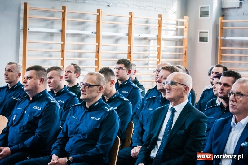 Zdjęcie w galerii na portalu naszraciborz.pl: Raciborscy policjanci podsumowali rok 2017. Komendant z Kuźni żegna się z kolegami wiadomości z regionu