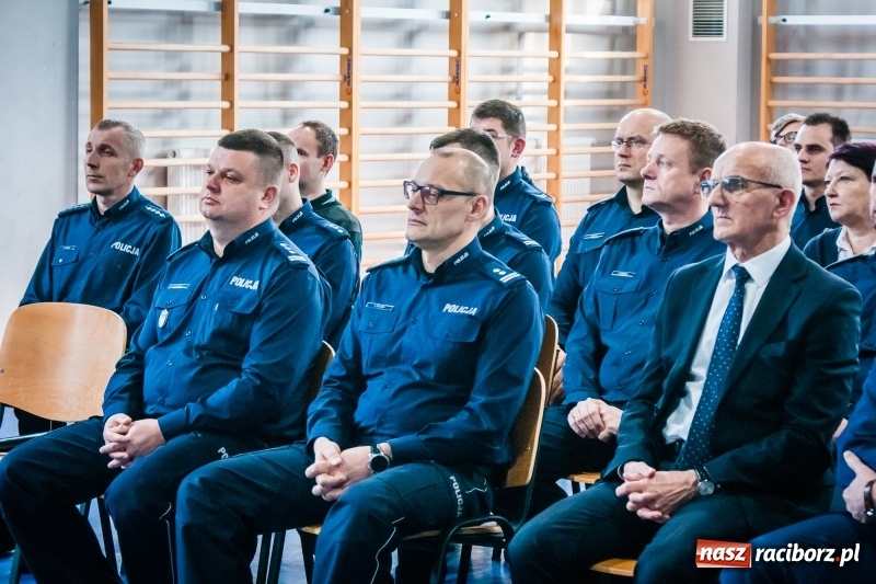 Zdjęcie w galerii na portalu naszraciborz.pl: Raciborscy policjanci podsumowali rok 2017. Komendant z Kuźni żegna się z kolegami wiadomości z regionu