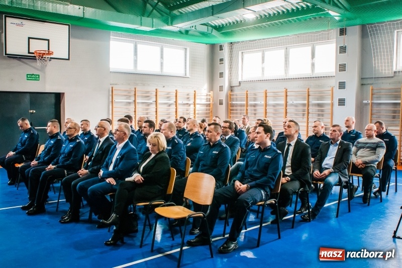 Zdjęcie w galerii na portalu naszraciborz.pl: Raciborscy policjanci podsumowali rok 2017. Komendant z Kuźni żegna się z kolegami wiadomości z regionu