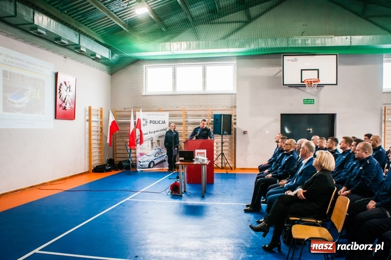 Zdjęcie w galerii na portalu naszraciborz.pl: Raciborscy policjanci podsumowali rok 2017. Komendant z Kuźni żegna się z kolegami wiadomości z regionu