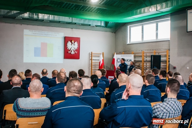 Zdjęcie w galerii na portalu naszraciborz.pl: Raciborscy policjanci podsumowali rok 2017. Komendant z Kuźni żegna się z kolegami wiadomości z regionu