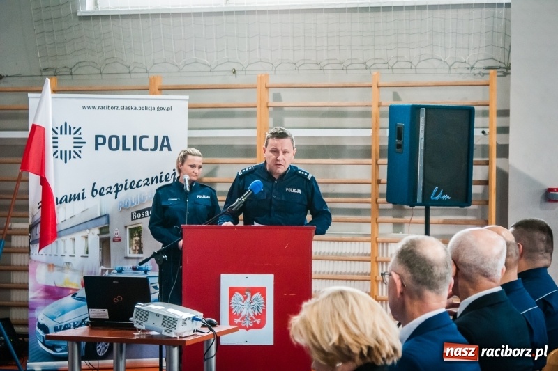 Zdjęcie w galerii na portalu naszraciborz.pl: Raciborscy policjanci podsumowali rok 2017. Komendant z Kuźni żegna się z kolegami wiadomości z regionu