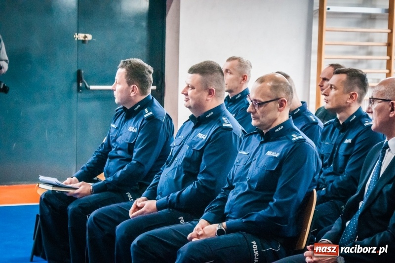 Zdjęcie w galerii na portalu naszraciborz.pl: Raciborscy policjanci podsumowali rok 2017. Komendant z Kuźni żegna się z kolegami wiadomości z regionu