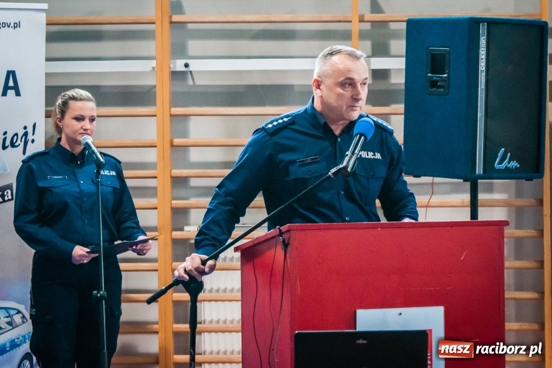 Zdjęcie w galerii na portalu naszraciborz.pl: Raciborscy policjanci podsumowali rok 2017. Komendant z Kuźni żegna się z kolegami wiadomości z regionu