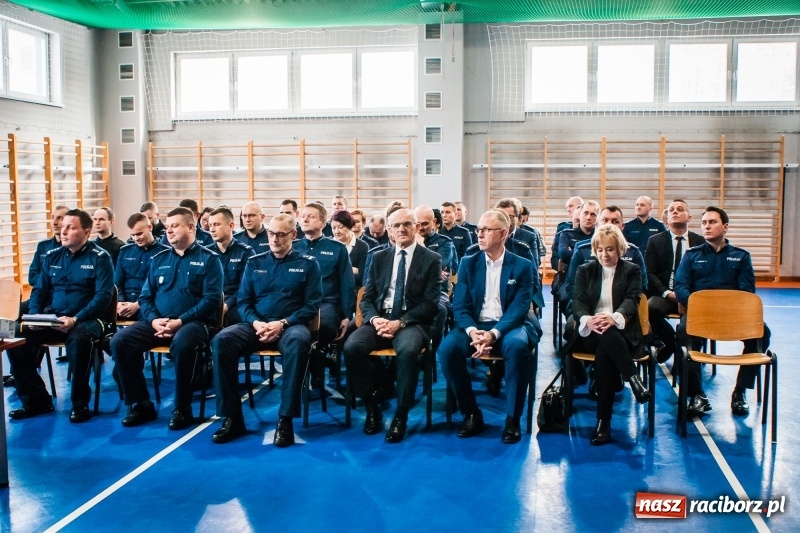 Zdjęcie w galerii na portalu naszraciborz.pl: Raciborscy policjanci podsumowali rok 2017. Komendant z Kuźni żegna się z kolegami wiadomości z regionu