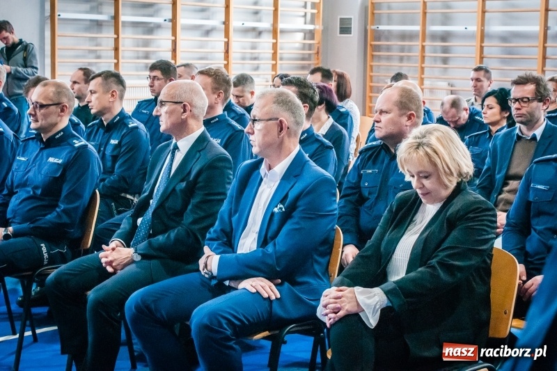 Zdjęcie w galerii na portalu naszraciborz.pl: Raciborscy policjanci podsumowali rok 2017. Komendant z Kuźni żegna się z kolegami wiadomości z regionu