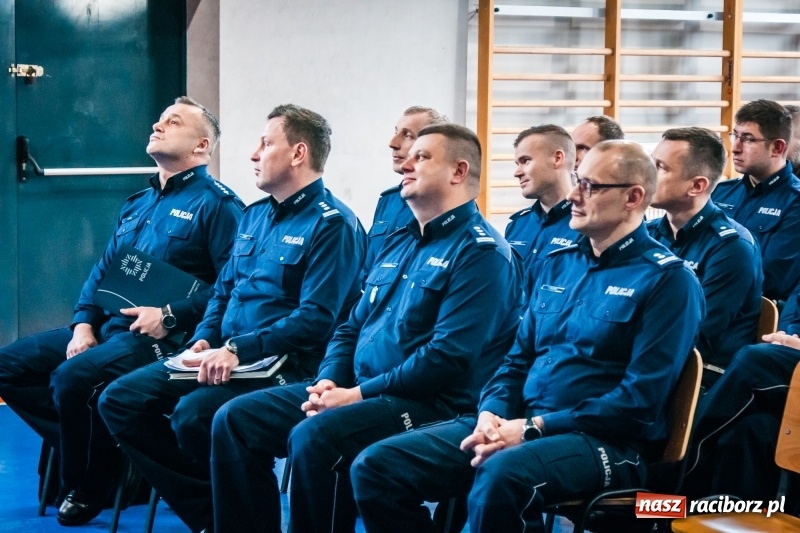 Zdjęcie w galerii na portalu naszraciborz.pl: Raciborscy policjanci podsumowali rok 2017. Komendant z Kuźni żegna się z kolegami wiadomości z regionu