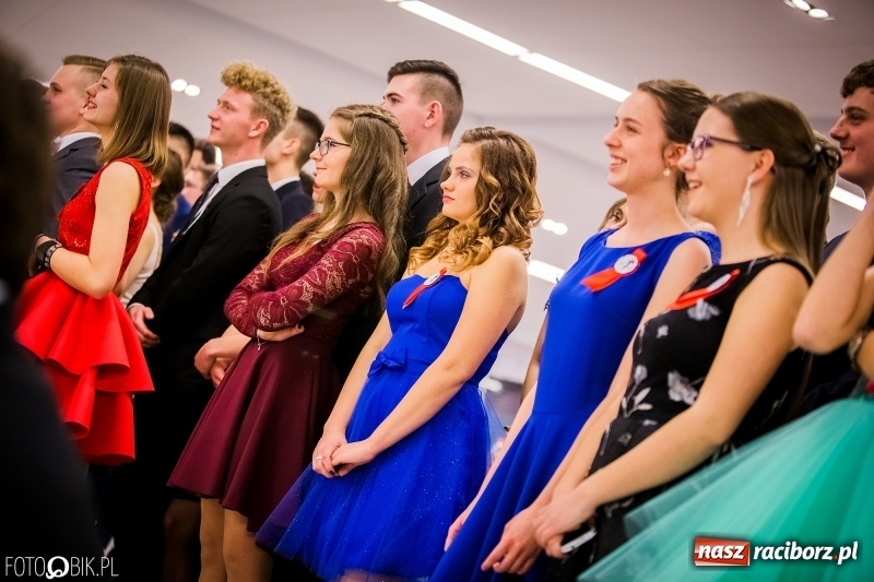 Zdjęcie w galerii na portalu naszraciborz.pl: Studniówkowe show uczniów Kasprowicza wiadomości z regionu