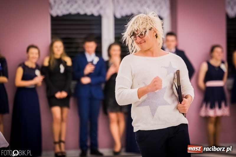 Zdjęcie w galerii na portalu naszraciborz.pl: Studniówkowe show uczniów Kasprowicza wiadomości z regionu