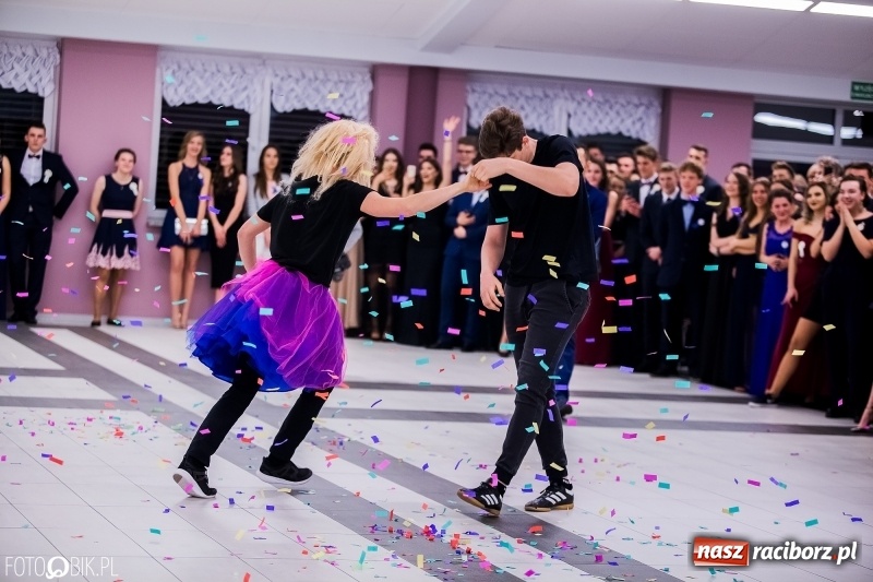 Zdjęcie w galerii na portalu naszraciborz.pl: Studniówkowe show uczniów Kasprowicza wiadomości z regionu