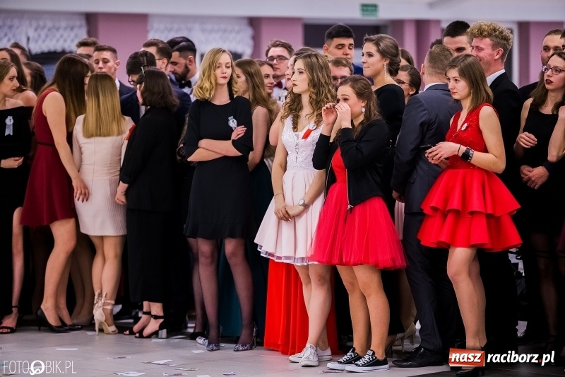 Zdjęcie w galerii na portalu naszraciborz.pl: Studniówkowe show uczniów Kasprowicza wiadomości z regionu