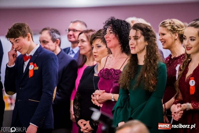 Zdjęcie w galerii na portalu naszraciborz.pl: Studniówkowe show uczniów Kasprowicza wiadomości z regionu