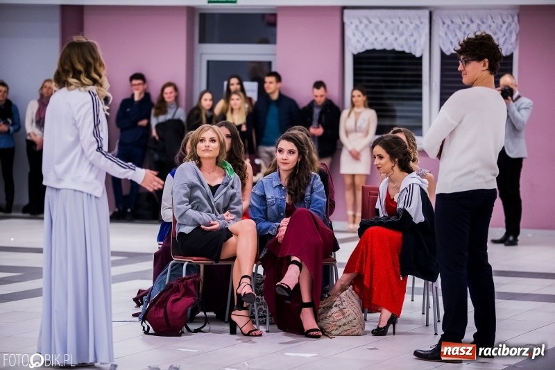 Zdjęcie w galerii na portalu naszraciborz.pl: Studniówkowe show uczniów Kasprowicza wiadomości z regionu