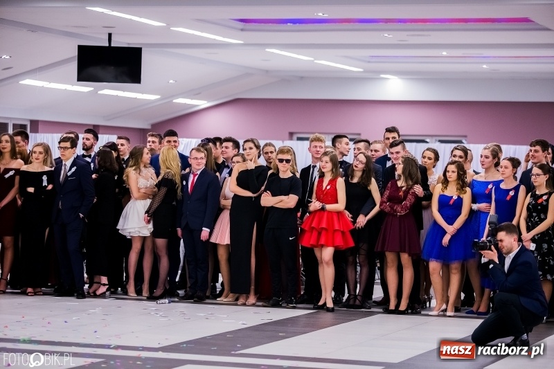 Zdjęcie w galerii na portalu naszraciborz.pl: Studniówkowe show uczniów Kasprowicza wiadomości z regionu