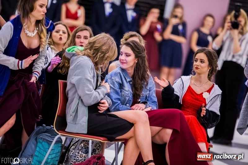 Zdjęcie w galerii na portalu naszraciborz.pl: Studniówkowe show uczniów Kasprowicza wiadomości z regionu