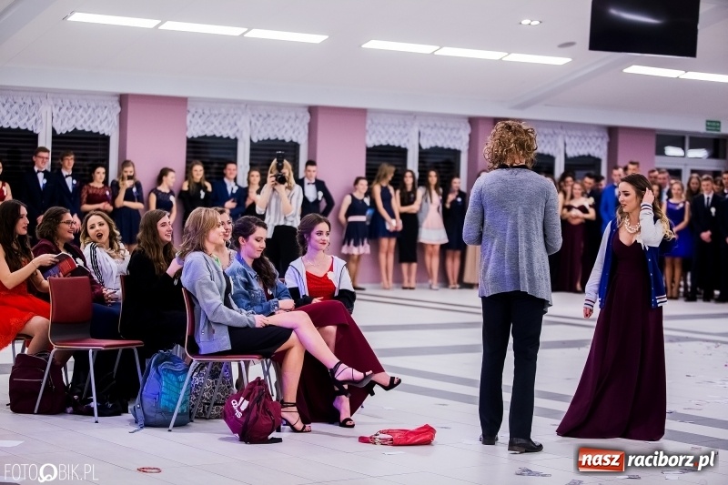 Zdjęcie w galerii na portalu naszraciborz.pl: Studniówkowe show uczniów Kasprowicza wiadomości z regionu