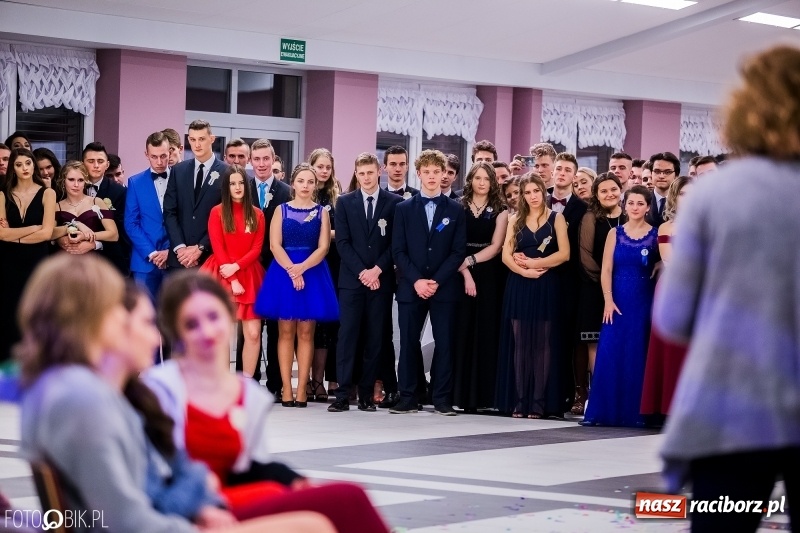 Zdjęcie w galerii na portalu naszraciborz.pl: Studniówkowe show uczniów Kasprowicza wiadomości z regionu