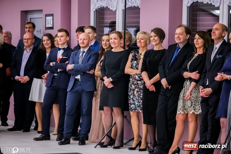 Zdjęcie w galerii na portalu naszraciborz.pl: Studniówkowe show uczniów Kasprowicza wiadomości z regionu