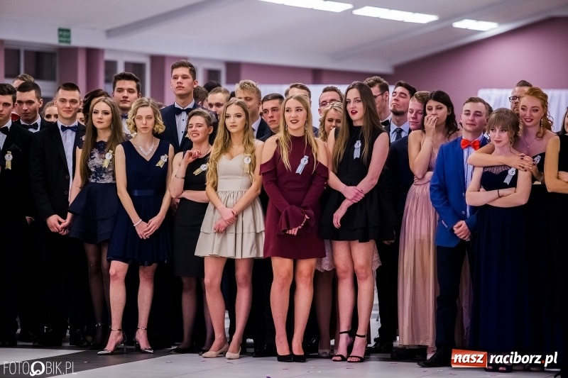 Zdjęcie w galerii na portalu naszraciborz.pl: Studniówkowe show uczniów Kasprowicza wiadomości z regionu