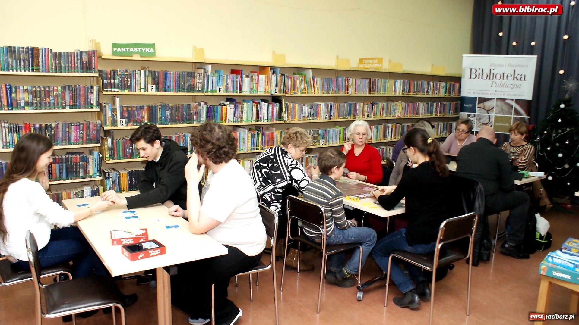Zdjęcie w galerii na portalu naszraciborz.pl: Pogrywają sobie w bibliotece, czyli klub gier planszowych w raciborskiej książnicy wiadomości z regionu