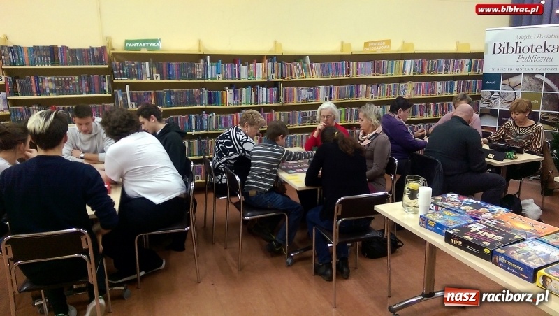 Zdjęcie w galerii na portalu naszraciborz.pl: Pogrywają sobie w bibliotece, czyli klub gier planszowych w raciborskiej książnicy wiadomości z regionu