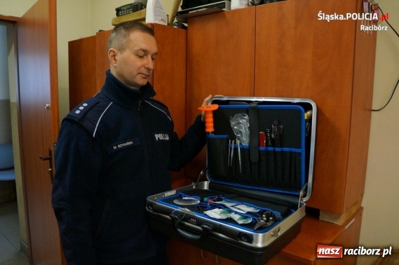 Zdjęcie w galerii na portalu naszraciborz.pl: Raciborscy technicy kryminalistyki z nowym sprzętem  wiadomości z regionu