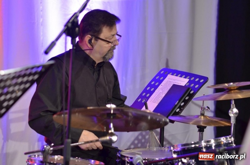 Zdjęcie w galerii na portalu naszraciborz.pl: Grupa Bez Nazwy świątecznie i noworocznie wiadomości z regionu