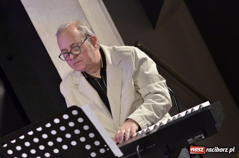 Zdjęcie w galerii na portalu naszraciborz.pl: Grupa Bez Nazwy świątecznie i noworocznie wiadomości z regionu