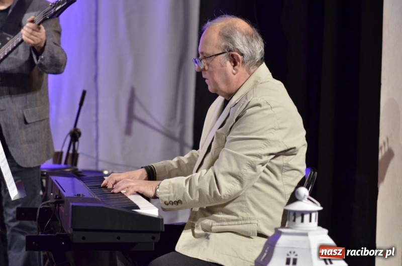 Zdjęcie w galerii na portalu naszraciborz.pl: Grupa Bez Nazwy świątecznie i noworocznie wiadomości z regionu