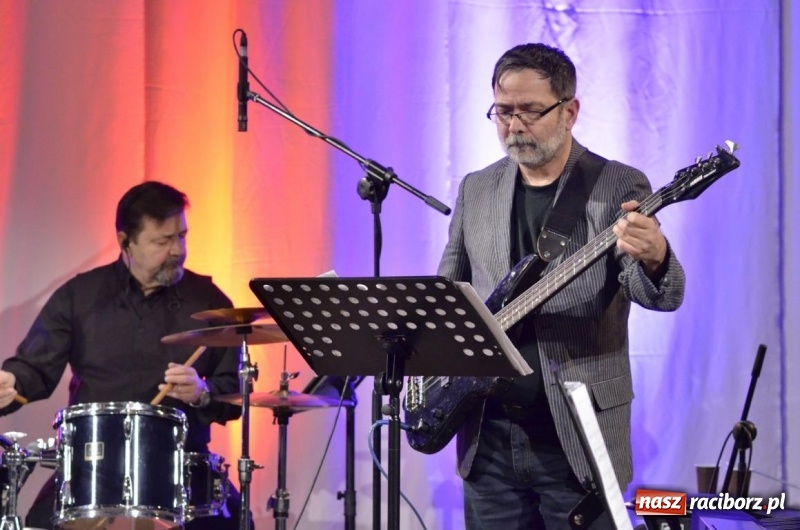 Zdjęcie w galerii na portalu naszraciborz.pl: Grupa Bez Nazwy świątecznie i noworocznie wiadomości z regionu