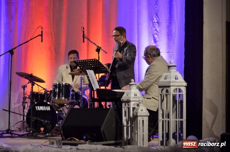 Zdjęcie w galerii na portalu naszraciborz.pl: Grupa Bez Nazwy świątecznie i noworocznie wiadomości z regionu