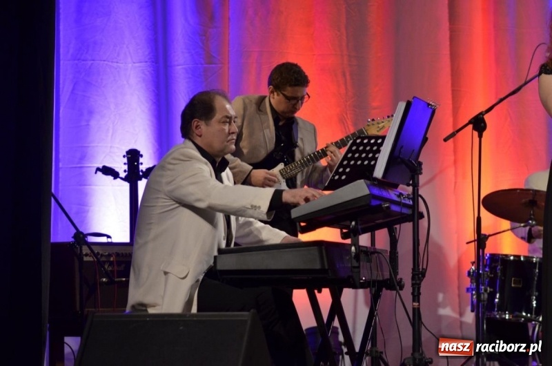 Zdjęcie w galerii na portalu naszraciborz.pl: Grupa Bez Nazwy świątecznie i noworocznie wiadomości z regionu