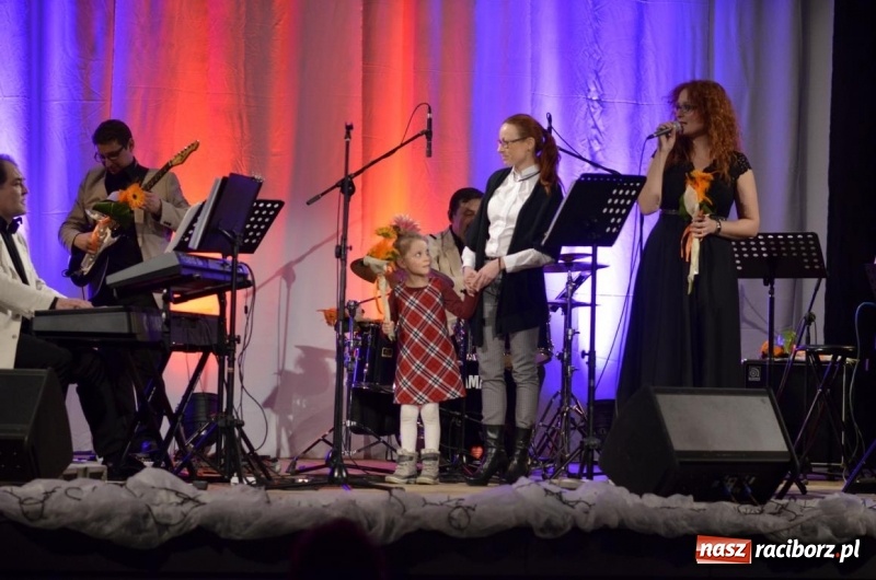 Zdjęcie w galerii na portalu naszraciborz.pl: Grupa Bez Nazwy świątecznie i noworocznie wiadomości z regionu