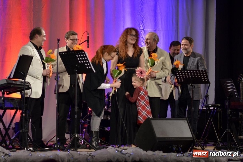 Zdjęcie w galerii na portalu naszraciborz.pl: Grupa Bez Nazwy świątecznie i noworocznie wiadomości z regionu