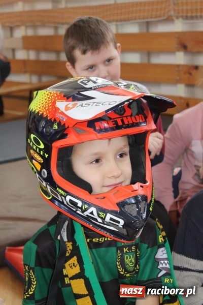 Zdjęcie w galerii na portalu naszraciborz.pl: Kacper Woryna odwiedził uczniów szkoły na Płoni wiadomości z regionu