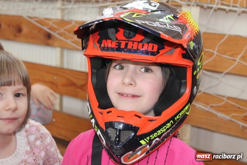 Zdjęcie w galerii na portalu naszraciborz.pl: Kacper Woryna odwiedził uczniów szkoły na Płoni wiadomości z regionu