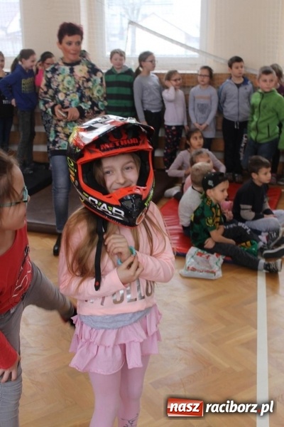 Zdjęcie w galerii na portalu naszraciborz.pl: Kacper Woryna odwiedził uczniów szkoły na Płoni wiadomości z regionu