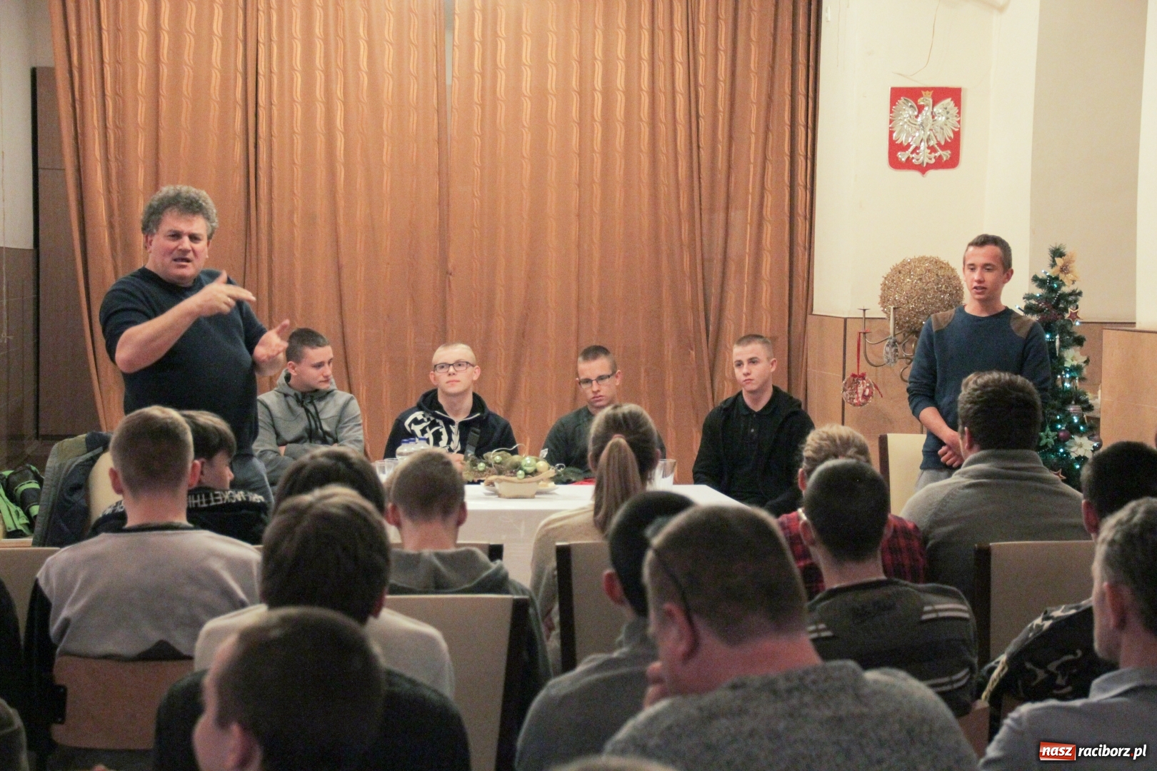 Zdjęcie w galerii na portalu naszraciborz.pl: Wychowankowie MOW z Kuźni spotkali się z uczniami Ośrodka dla Niesłyszących wiadomości z regionu