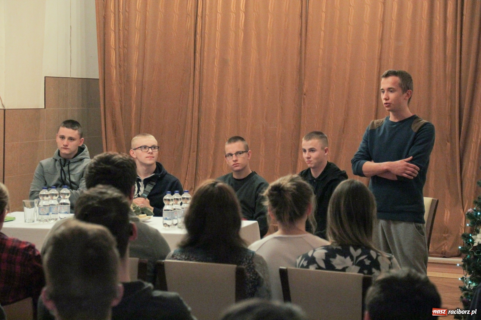 Zdjęcie w galerii na portalu naszraciborz.pl: Wychowankowie MOW z Kuźni spotkali się z uczniami Ośrodka dla Niesłyszących wiadomości z regionu